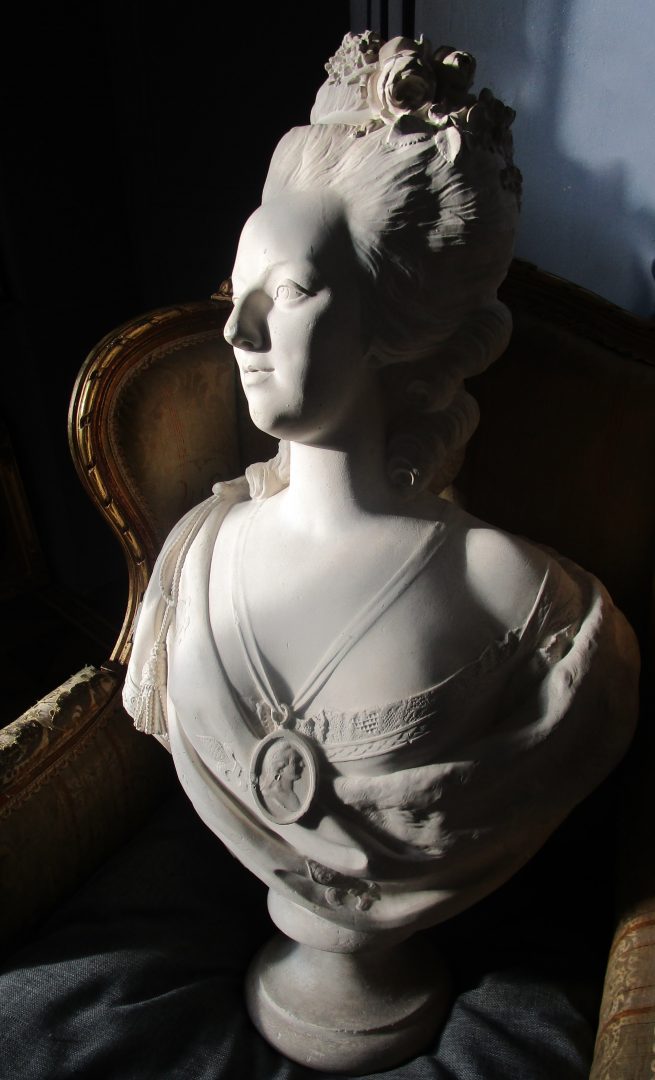 Buste De Marie Antoinette – Sculpture En Plâtre Art Déco – Multicolore