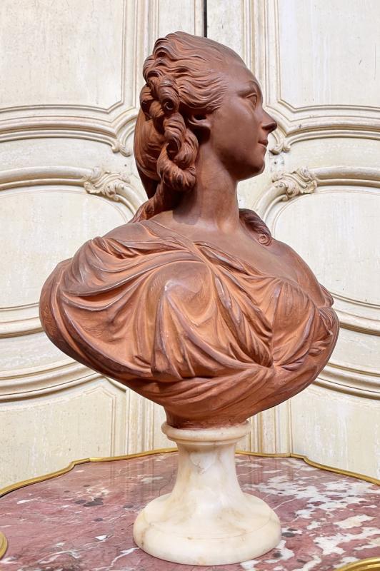 Sculpture en terre cuite de Madame du Barry XVI