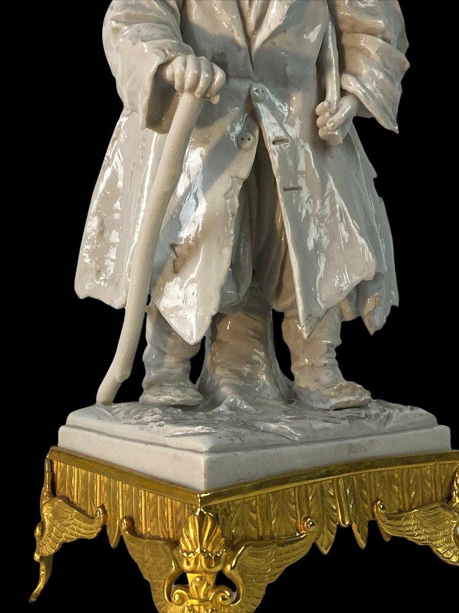 Personnages XIXe En Porcelaine De Sevres 8