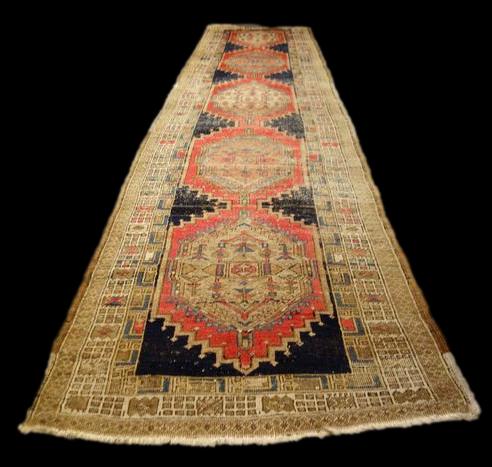 « Galerie ancienne Sarab, 103 cm x 455 cm, laine nouée main, Perse, fin du XIXème siècle »