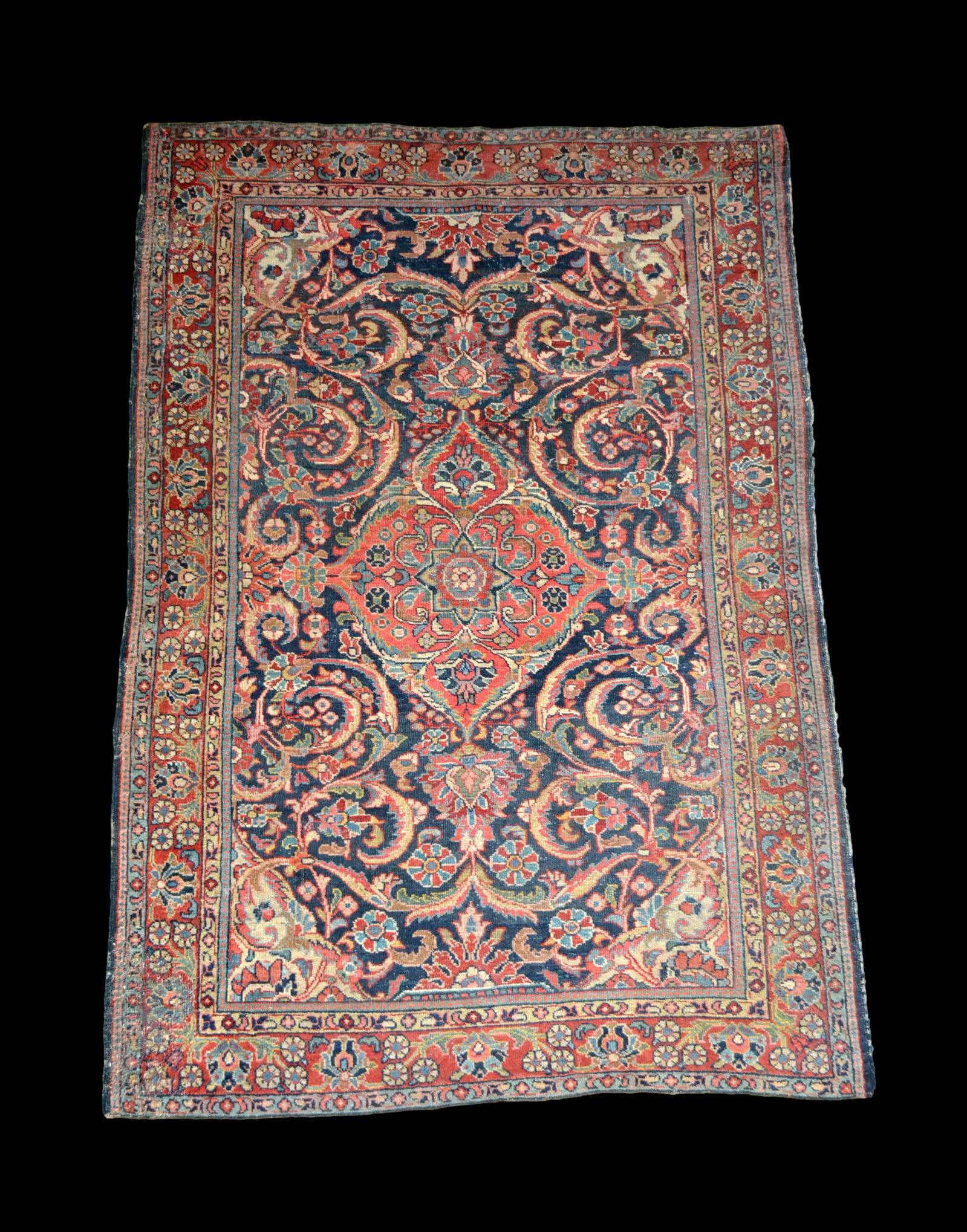 « Tapis Sarough ancien, 138 cm x 203 cm, laine nouée main en Iran, début du XXème siècle »