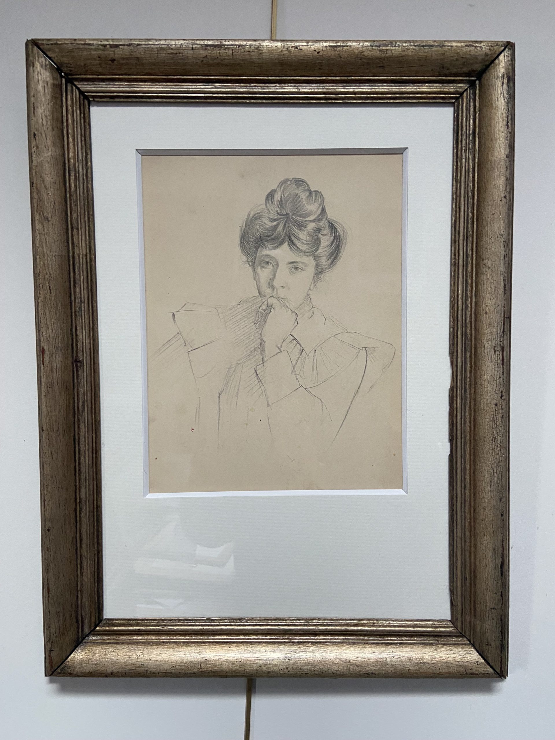 Costilhes Femme réléchissant 6