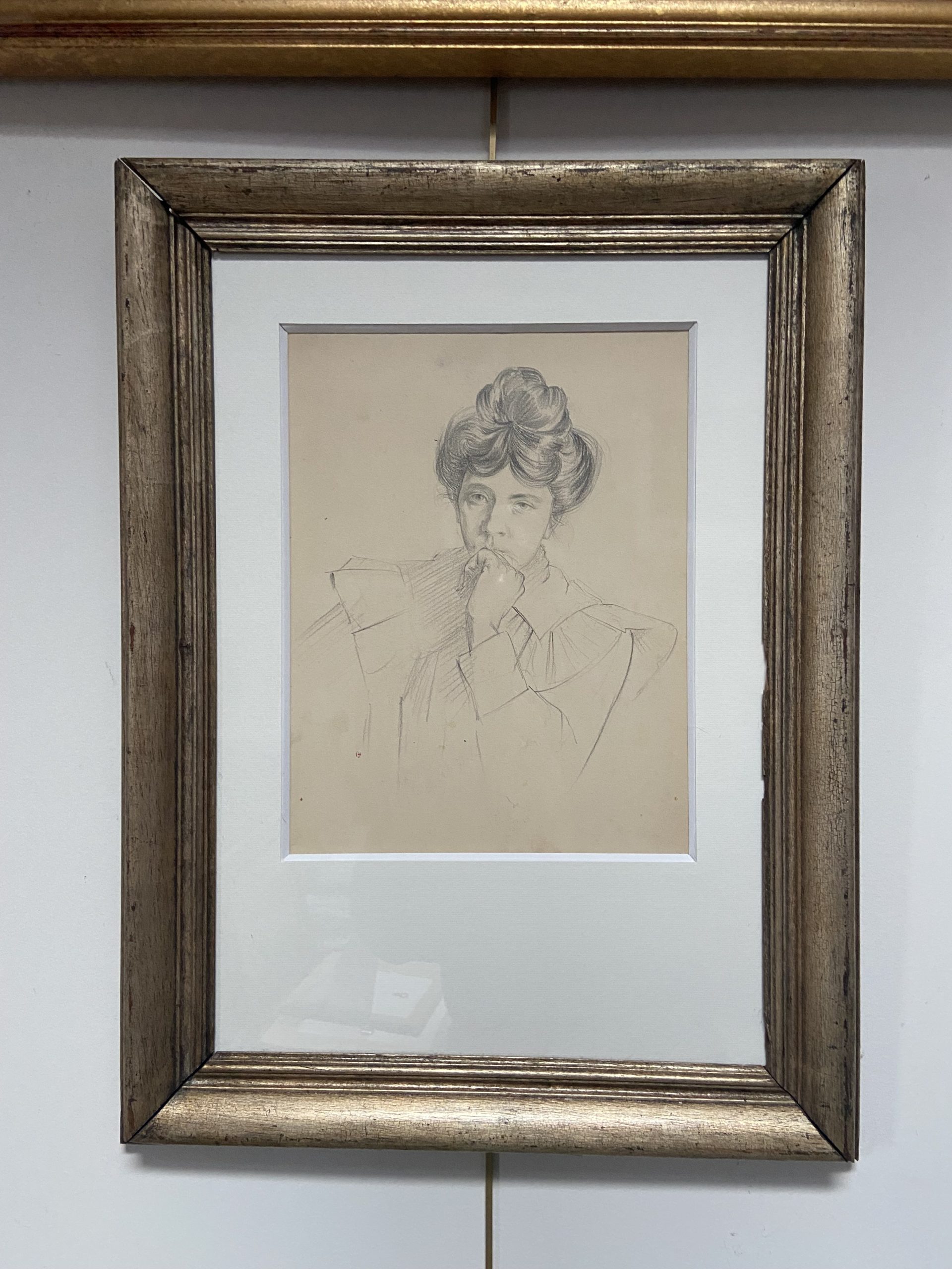 Costilhes Femme réléchissant 7