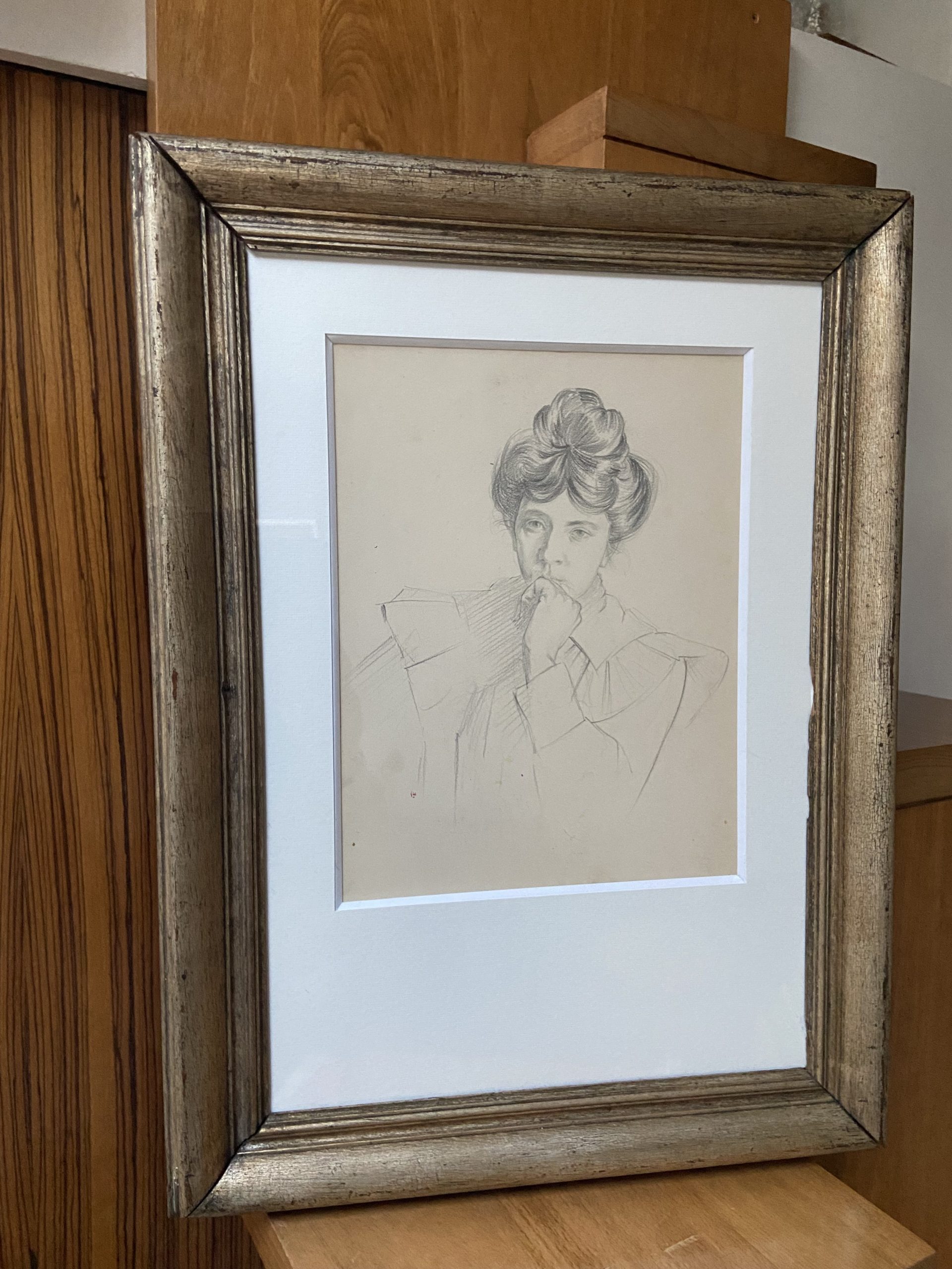 Costilhes Femme réléchissant 8